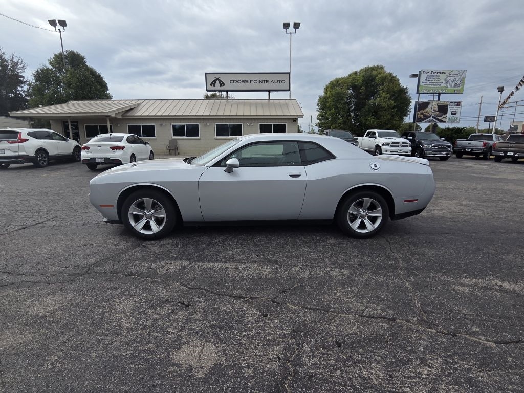 2022 Dodge Challenger SXT photo 4
