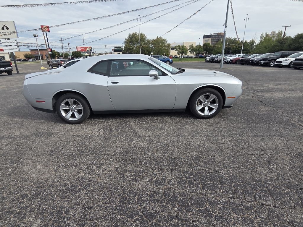 2022 Dodge Challenger SXT photo 5