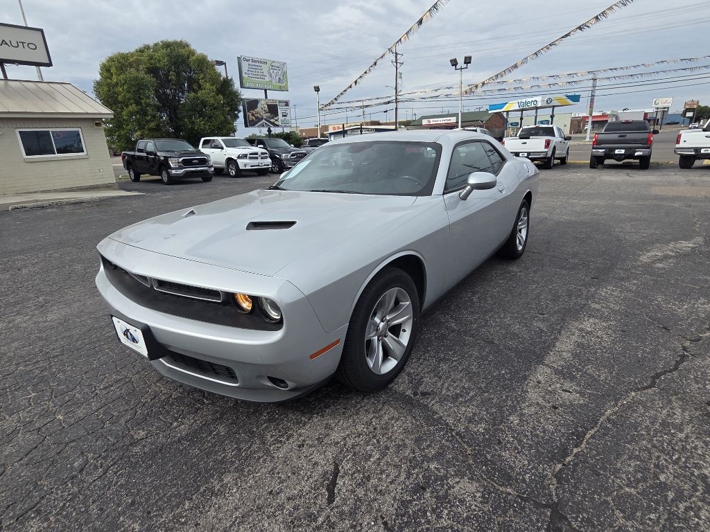 Dodge Challenger SXT RWD 2022