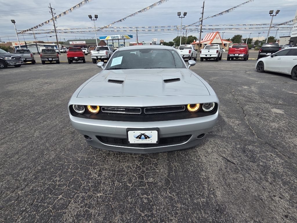 Dodge Challenger SXT RWD 2022