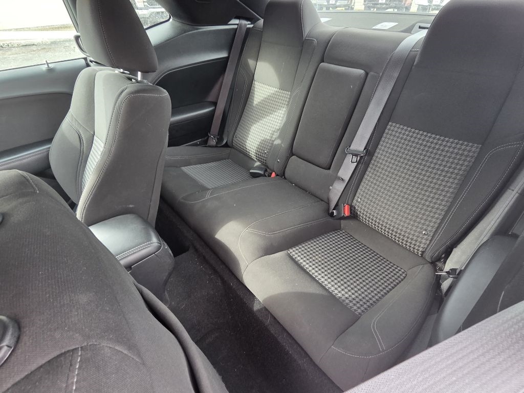 Dodge Challenger SXT RWD 2022