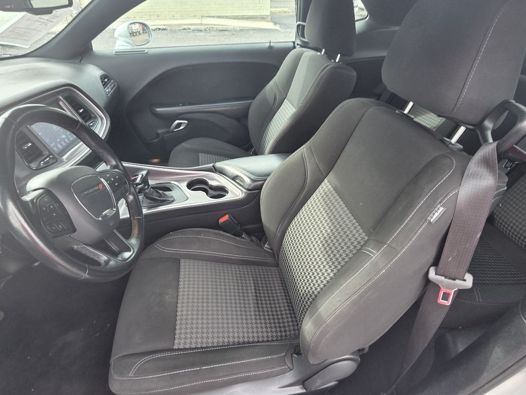 Dodge Challenger SXT RWD 2022