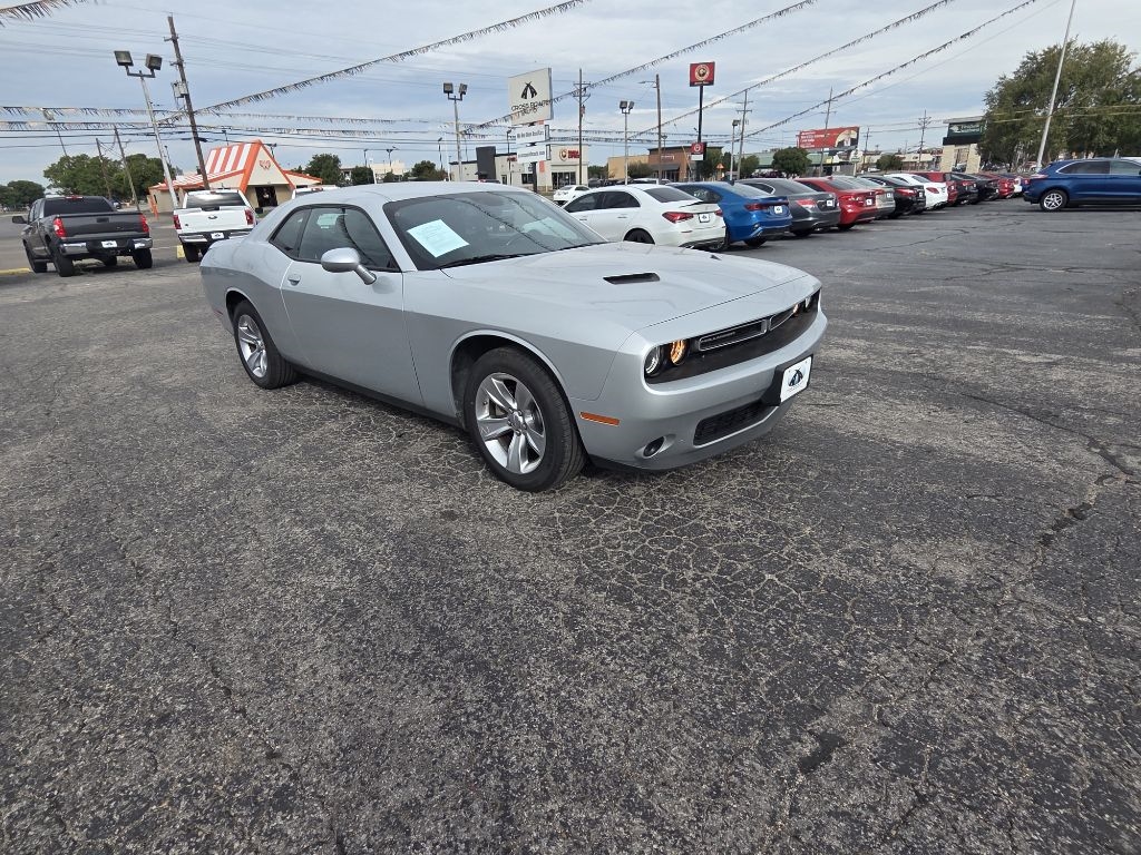 Dodge Challenger SXT RWD 2022
