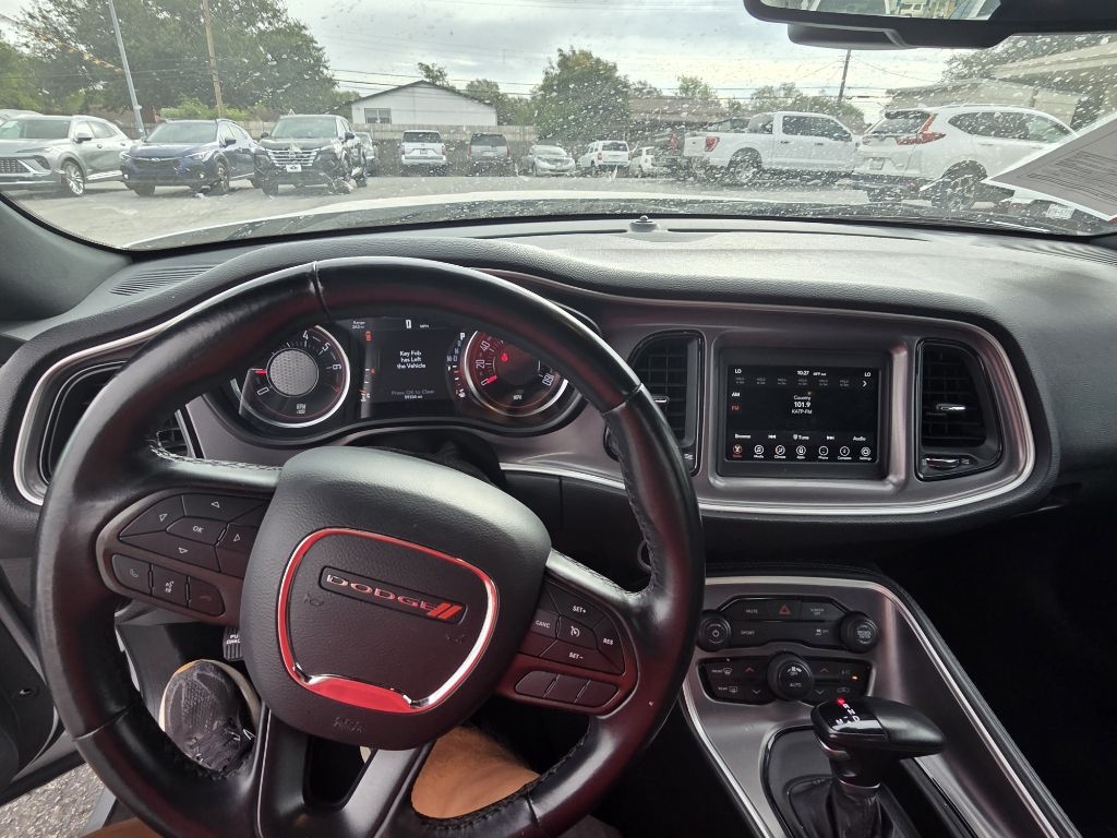 Dodge Challenger SXT RWD 2022