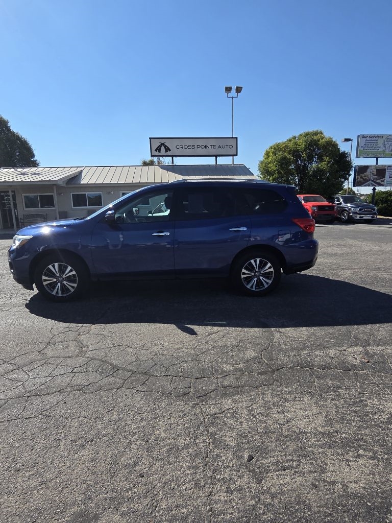 2017 Nissan Pathfinder 4x4 S photo 4