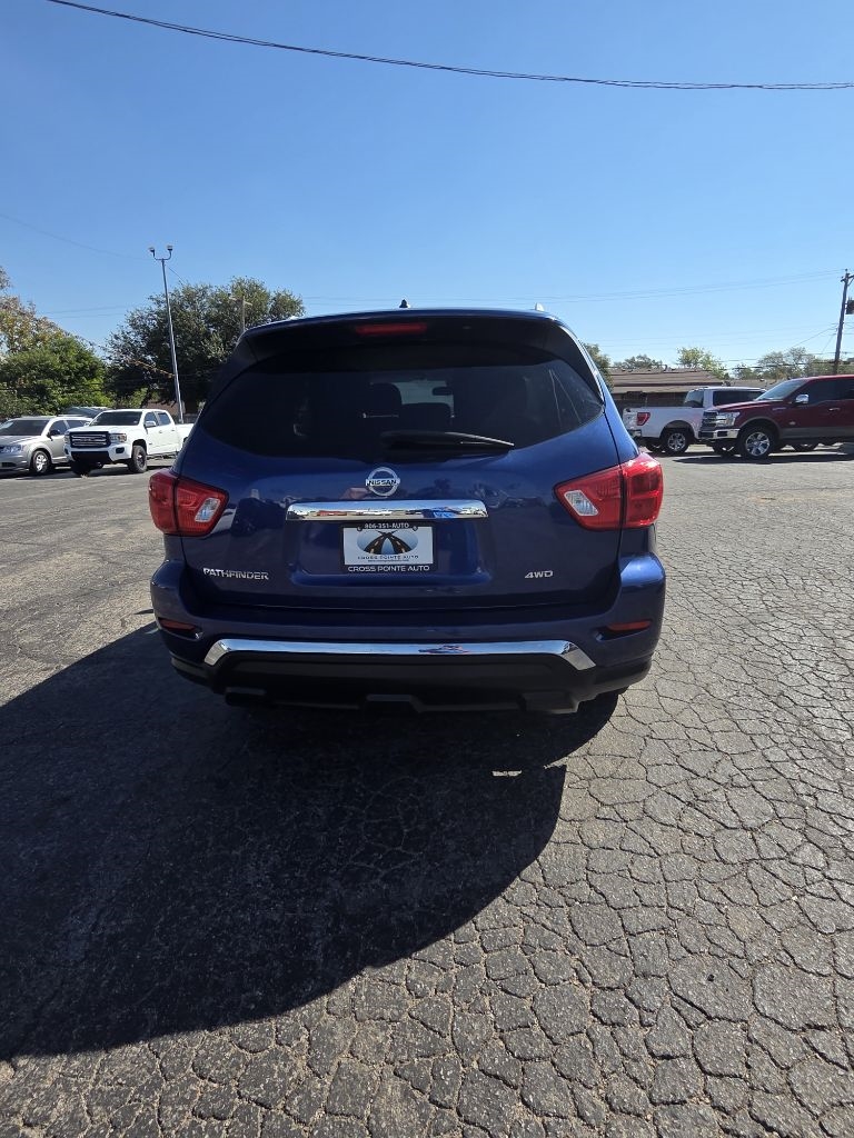 2017 Nissan Pathfinder 4x4 S photo 9
