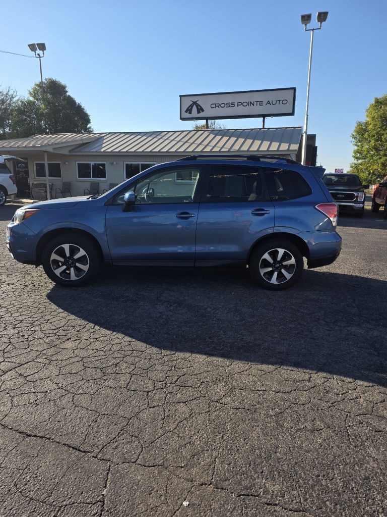 2017 Subaru Forester 2.5i Premium photo 5