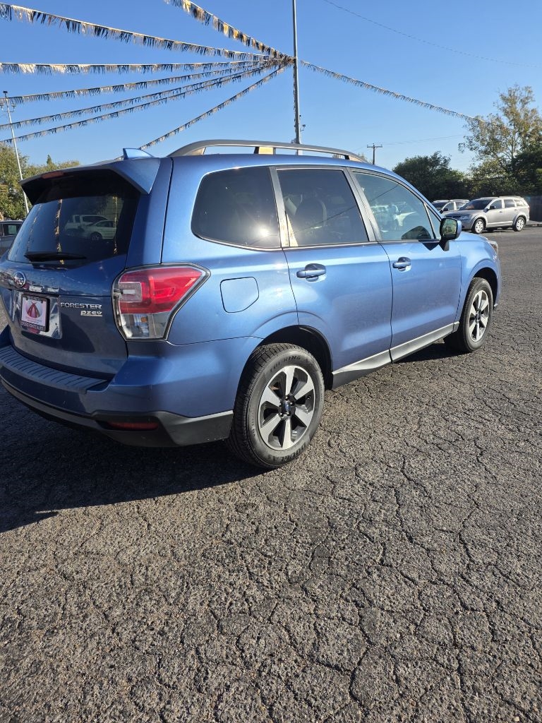 2017 Subaru Forester 2.5i Premium photo 6