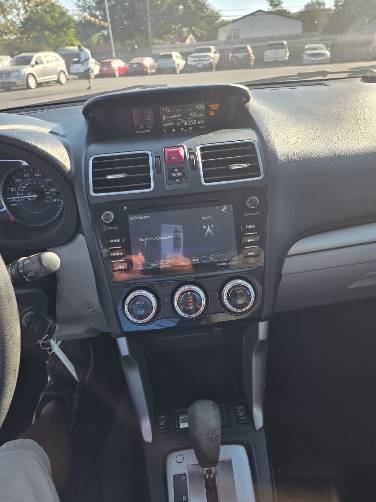 2017 Subaru Forester 2.5i Premium photo 8
