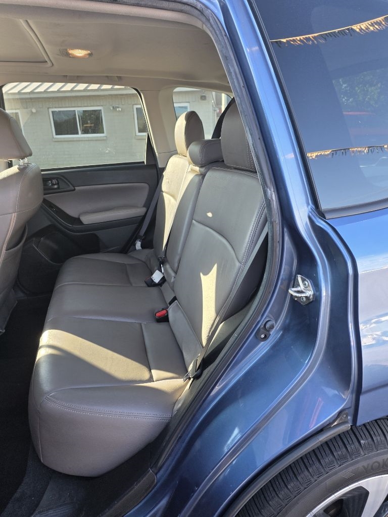 2017 Subaru Forester 2.5i Premium photo 9