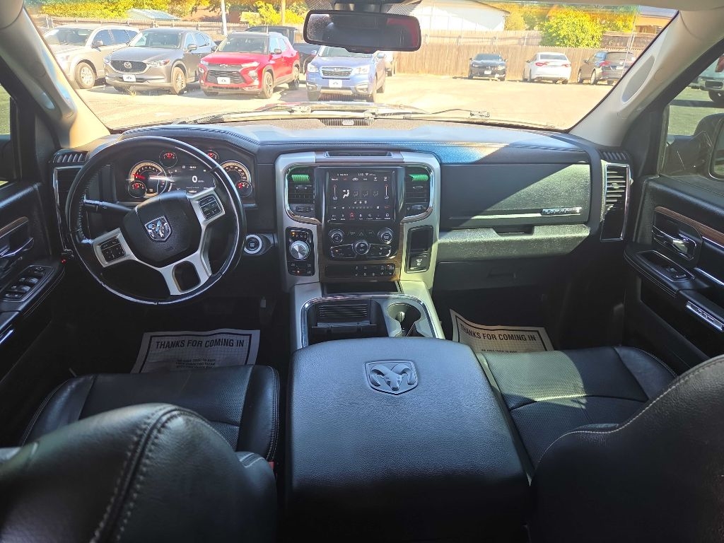RAM 1500 Laramie 4x4 Crew Cab 5'7" Box 2018 RAM 1500 Laramie 4x4 Crew Cab 5'7" Box 2018