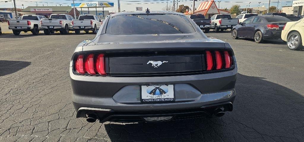 Ford Mustang EcoBoost Fastback 2021