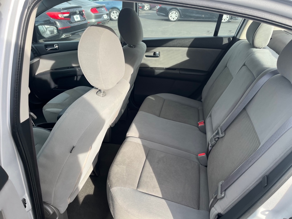 Nissan Sentra 4dr Sdn I4 CVT 2.0 SR 2012