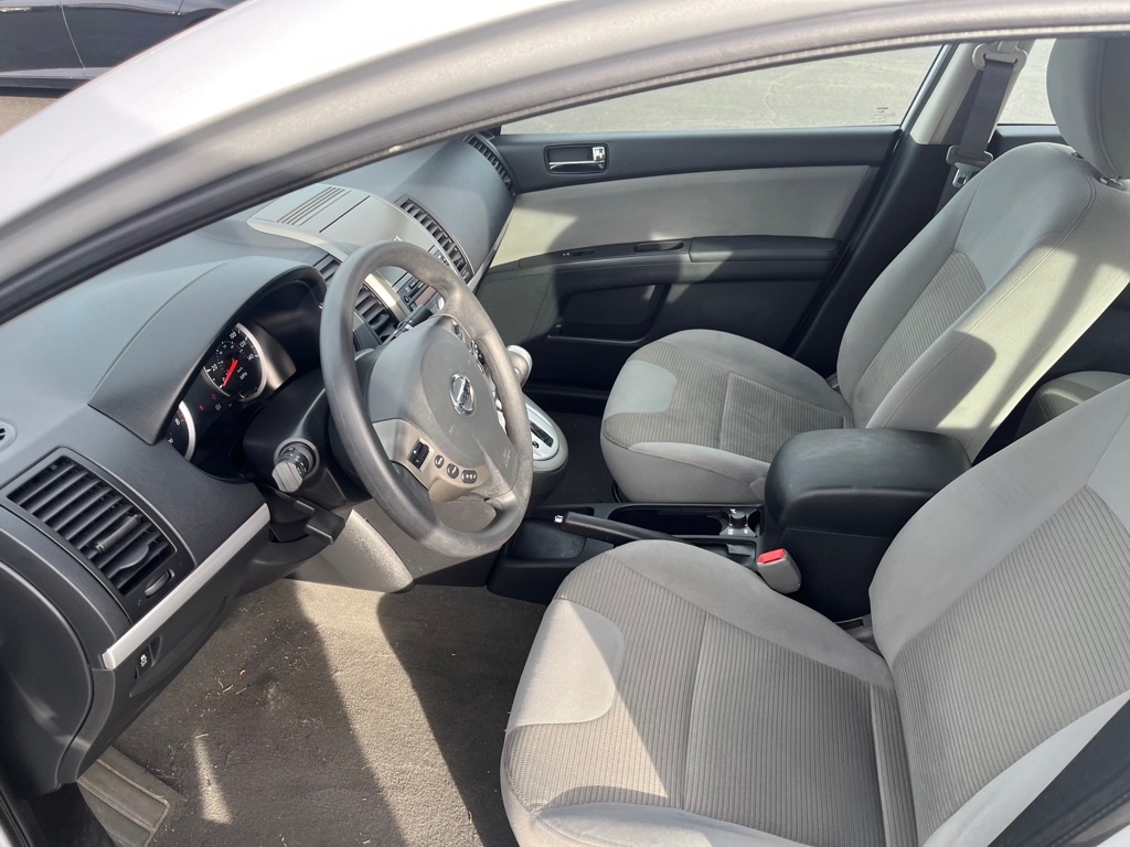 Nissan Sentra 4dr Sdn I4 CVT 2.0 SR 2012