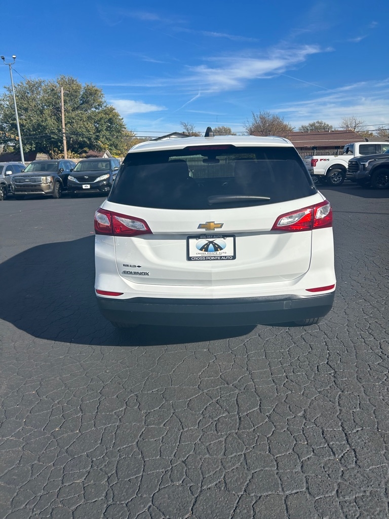 2021 Chevrolet Equinox LS photo 2