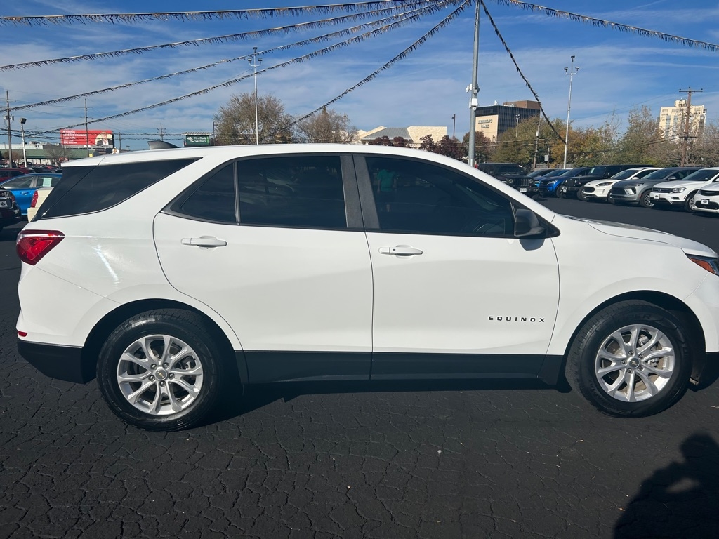 2021 Chevrolet Equinox LS photo 3