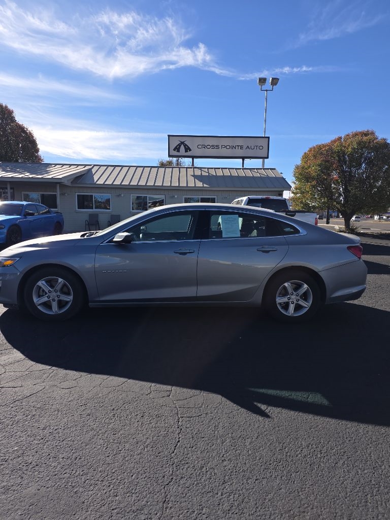 2024 Chevrolet Malibu 1LT photo 2