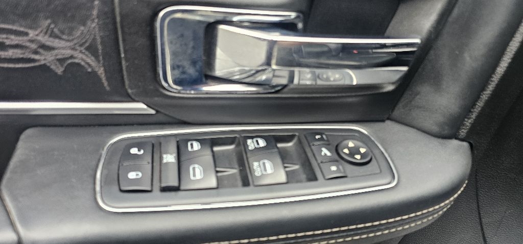 RAM 1500 Limited 4x4 Crew Cab 5'7" Box 2017