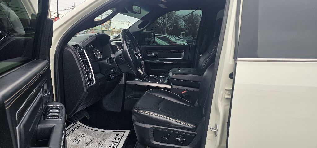 RAM 1500 Limited 4x4 Crew Cab 5'7" Box 2017