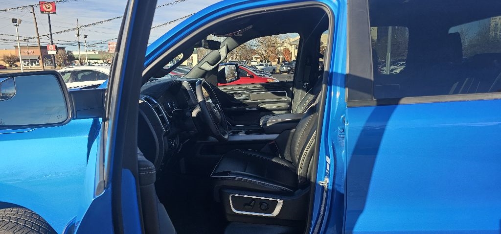 RAM 1500 Laramie 4x4 Crew Cab 5'7" Box 2024