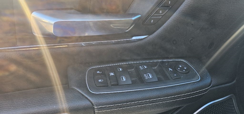 RAM 1500 Laramie 4x4 Crew Cab 5'7" Box 2024