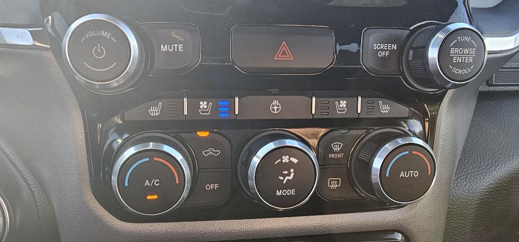 RAM 1500 Laramie 4x4 Crew Cab 5'7" Box 2024