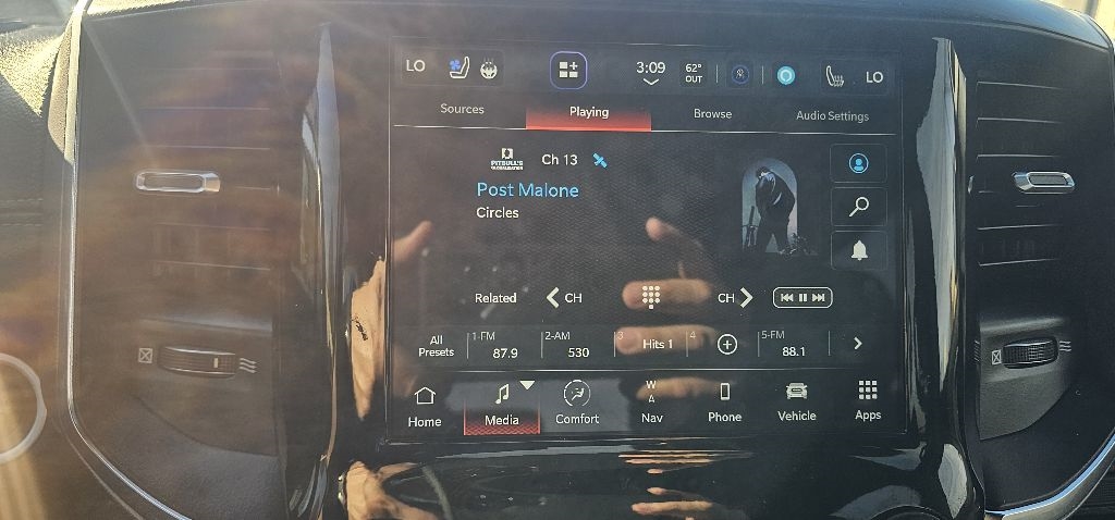 RAM 1500 Laramie 4x4 Crew Cab 5'7" Box 2024