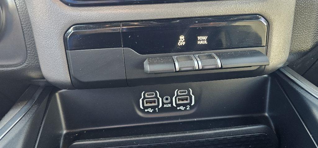 RAM 1500 Laramie 4x4 Crew Cab 5'7" Box 2024