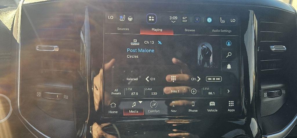 RAM 1500 Laramie 4x4 Crew Cab 5'7" Box 2024