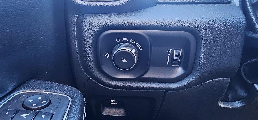 RAM 1500 Laramie 4x4 Crew Cab 5'7" Box 2024