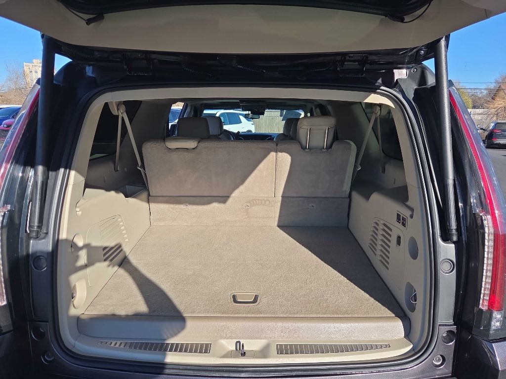 Cadillac Escalade ESV 4WD 4dr Premium Luxury 2018