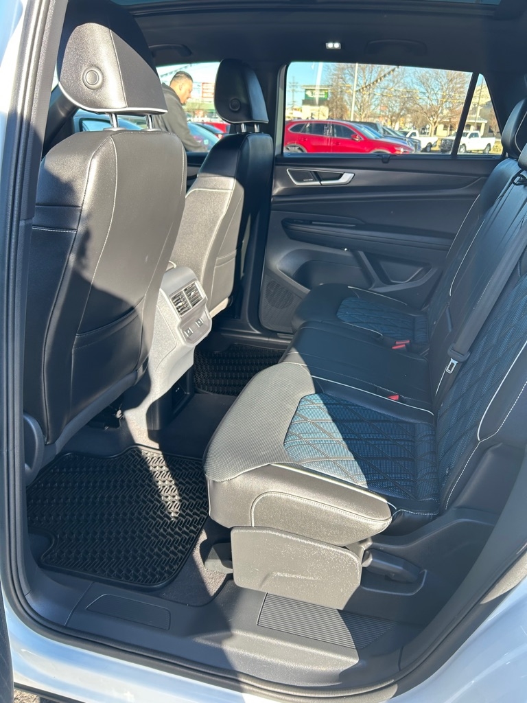 Volkswagen Atlas Cross Sport 2.0T SEL Premium R-Line 4MOTION 2024