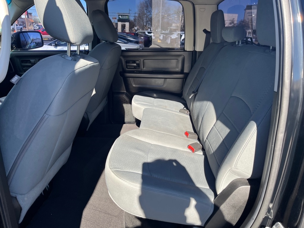 RAM 1500 2WD Crew Cab 140.5" Express 2014