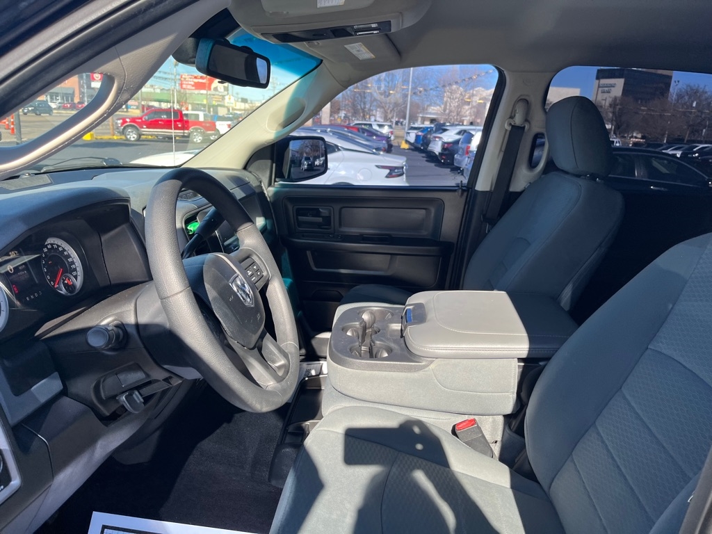 RAM 1500 2WD Crew Cab 140.5" Express 2014