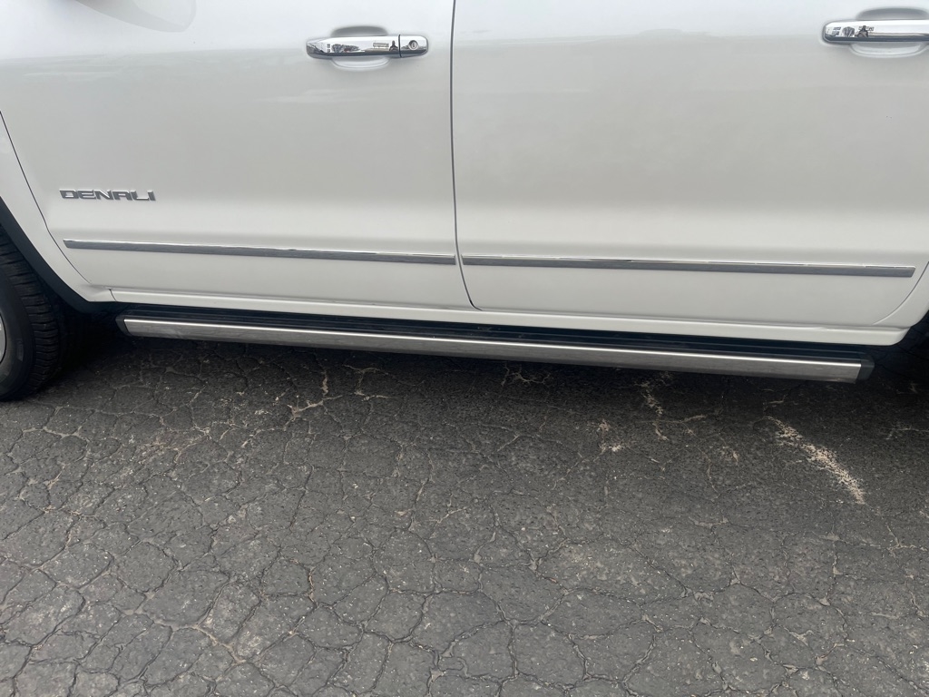 GMC Sierra 1500 4WD Crew Cab 143.5" Denali 2017