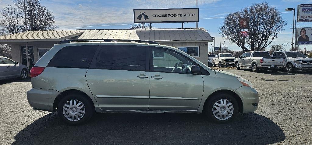 Toyota Sienna 5dr 7-Pass Van CE FWD (Natl) 2008