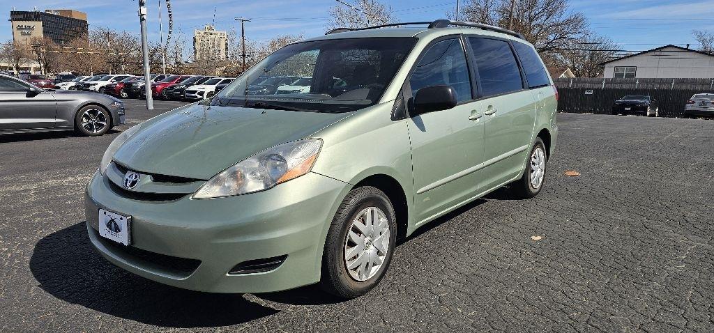 Toyota Sienna 5dr 7-Pass Van CE FWD (Natl) 2008