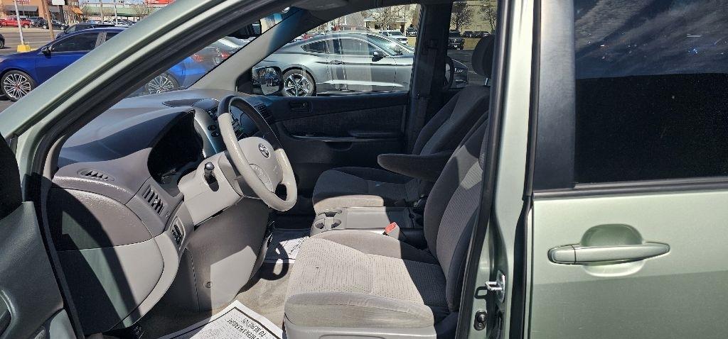 Toyota Sienna 5dr 7-Pass Van CE FWD (Natl) 2008