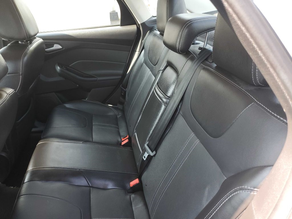 Ford Focus 4dr Sdn SE 2013