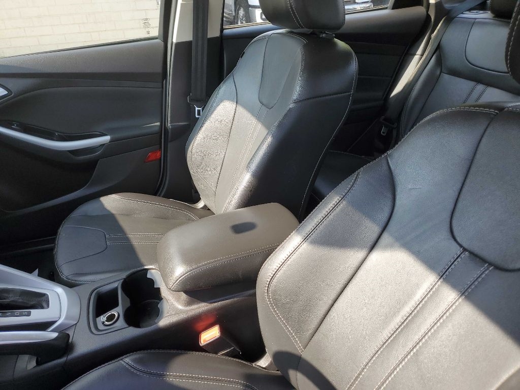 Ford Focus 4dr Sdn SE 2013