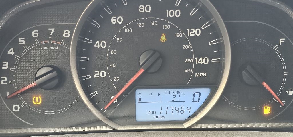 Toyota RAV4 FWD 4dr XLE (Natl) 2013