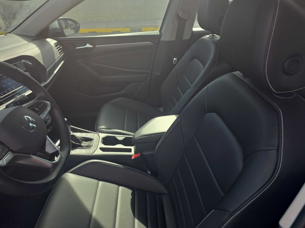 Volkswagen Jetta SE Auto 2024