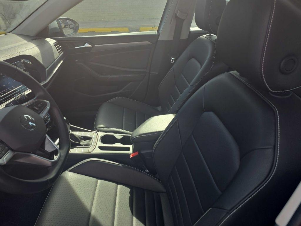 Volkswagen Jetta SE Auto 2024