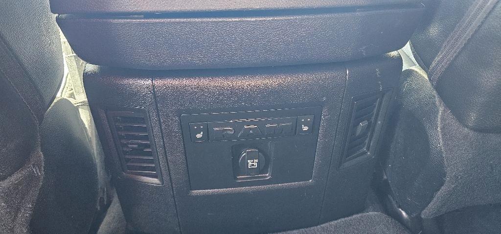 RAM 2500 Laramie 4x4 Crew Cab 6'4" Box 2017