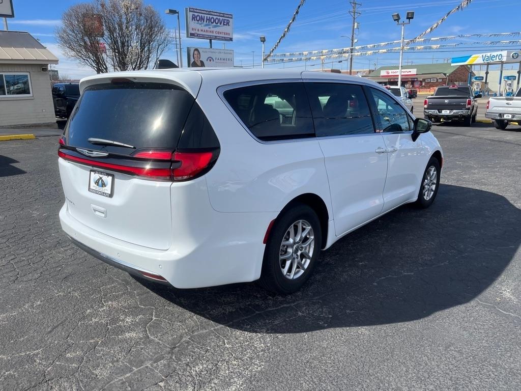 Chrysler Pacifica Touring L FWD 2024