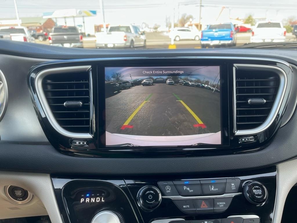 Chrysler Pacifica Touring L FWD 2024