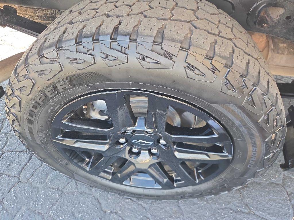 Chevrolet Silverado 1500 4WD Crew Cab 147" Custom 2023