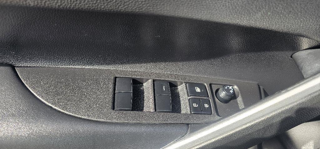 Toyota Corolla Cross XLE 2WD (Natl) 2022