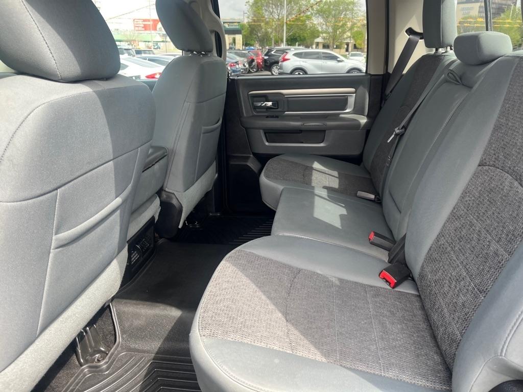 RAM 1500 2WD Crew Cab 140.5" Lone Star 2016