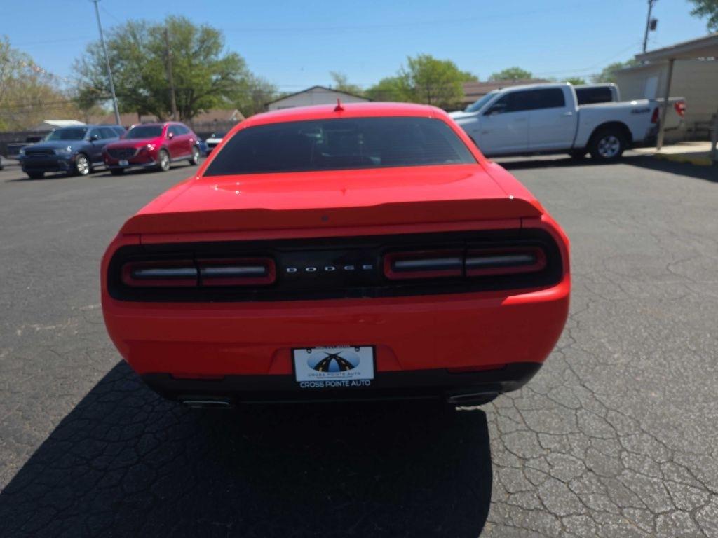 Dodge Challenger SXT Plus RWD 2018